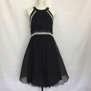 MAGGY LONDON WOMEN CLASSIC BLACK W/SILVER BAND SLEEVELESS DRESS SIZE 14 PLEATED